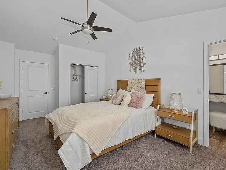 Ivy Hills Living Spaces — Photo 141