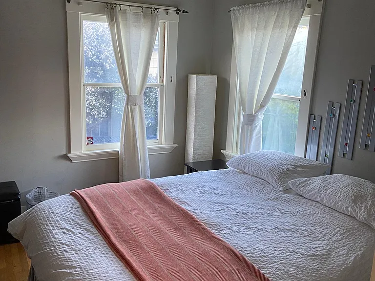 2400 Grant St — Photo 14