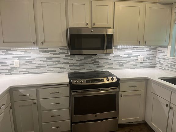 5th image of 2293 Ridgeway Dr