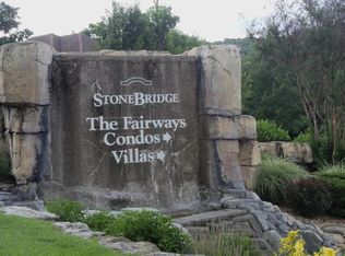 1211 Golf Dr, Reeds Spring, MO 65737