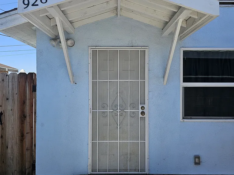 928 W Bayless St #A — Photo 1