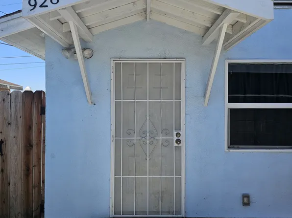 928 W Bayless St #A, Azusa, CA 91702