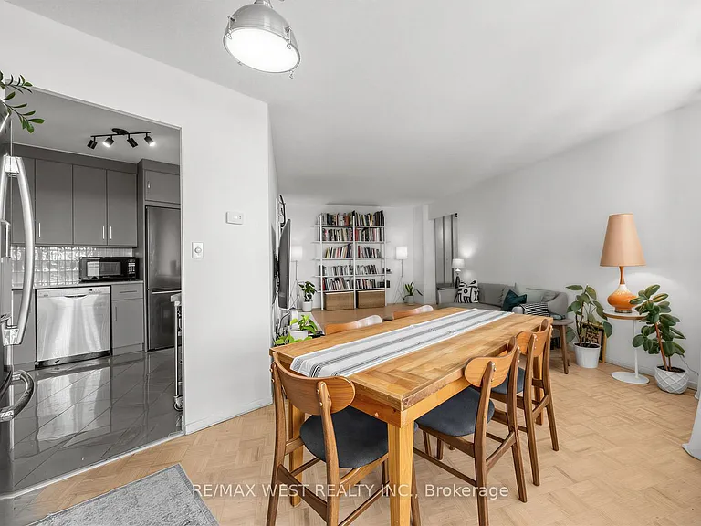 60 Pavane Linkway #805 — Photo 12