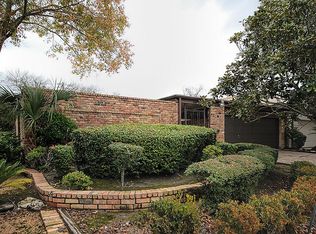 5520 Shadow Crest St, Houston, TX 77096