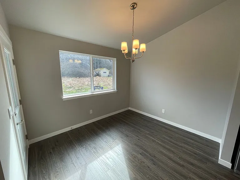 2707 Oakes Ave — Photo 6