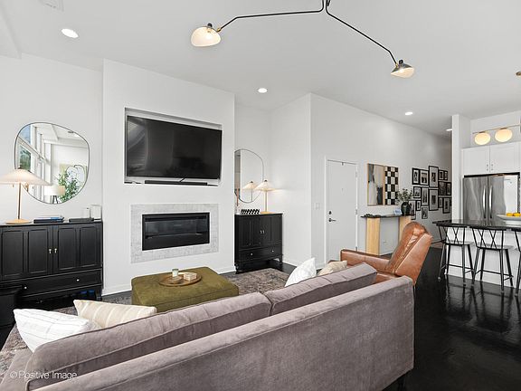 4th image of 1816 N California Ave #3N