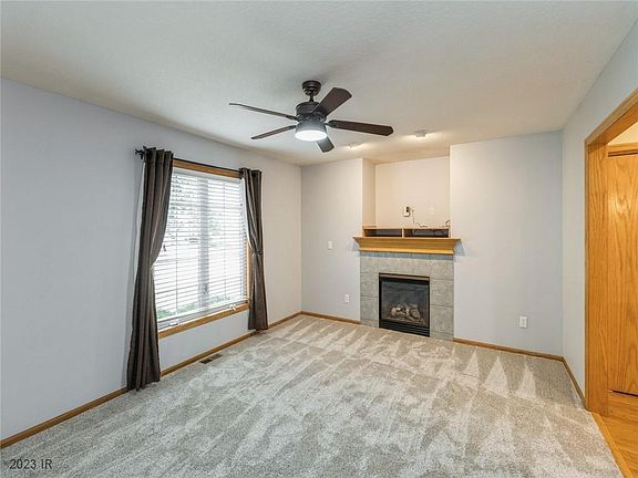 2nd image of 330 NE Cardinal Ln