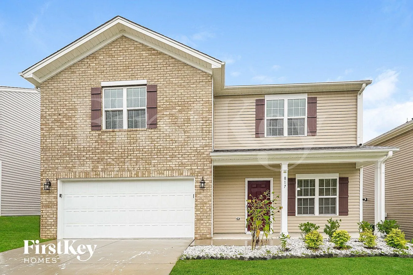 3 bed, 2.5 bath, 2326 sqft, $2,335 — Photo 1
