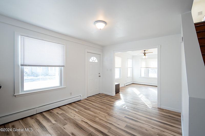 4th image of 14 Vly Road