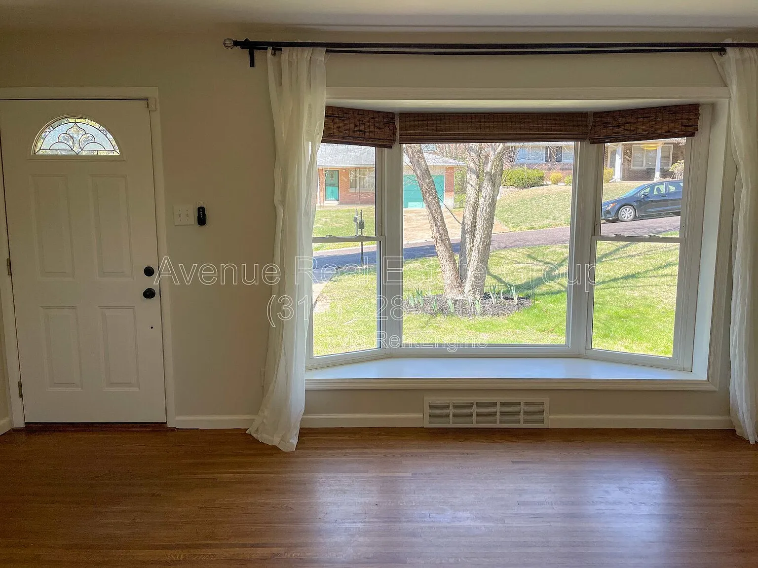 3 bed, 1.5 bath, 1026 sqft, $1,995 — Photo 3