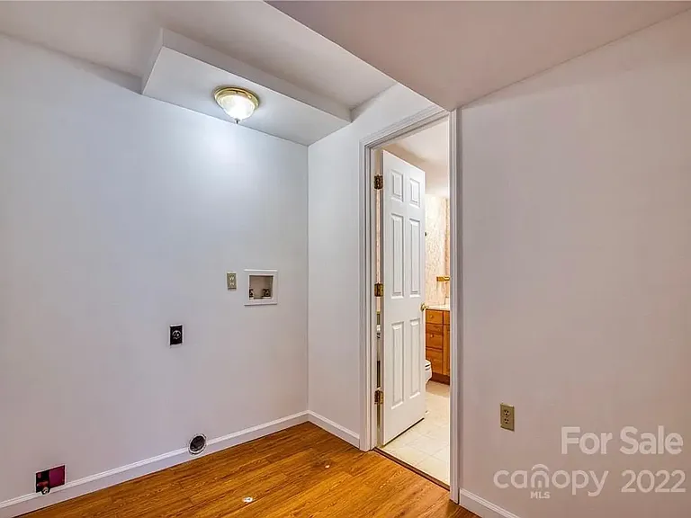 10 Miami Cir — Photo 14