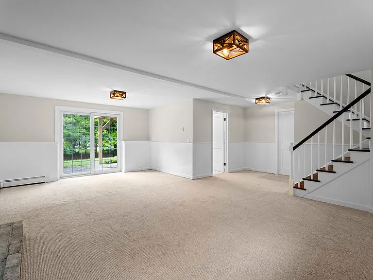 831 Nut Plains Rd — Photo 10