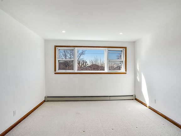 4th image of 533 Victory Ave Floor 2