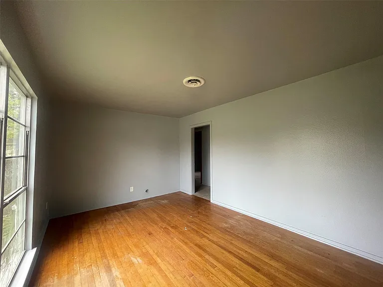 4810 Airport Blvd — Photo 5