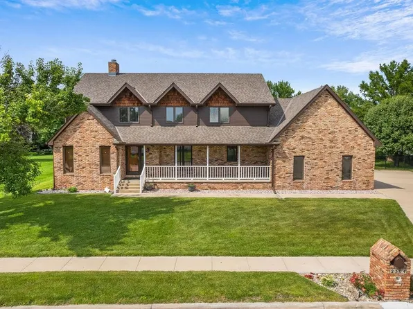 2304 Saint Andrews Dr, Columbus, NE 68601