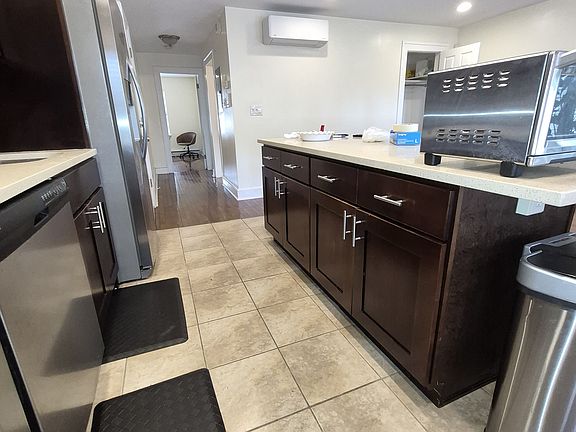 3rd image of 19-16 Ditmars Blvd #2