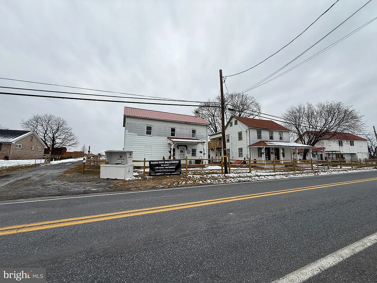 Building Photo - 937 Main St