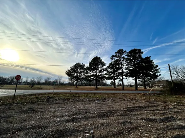 406 W 1st Ave #12, Gentry, AR 72734