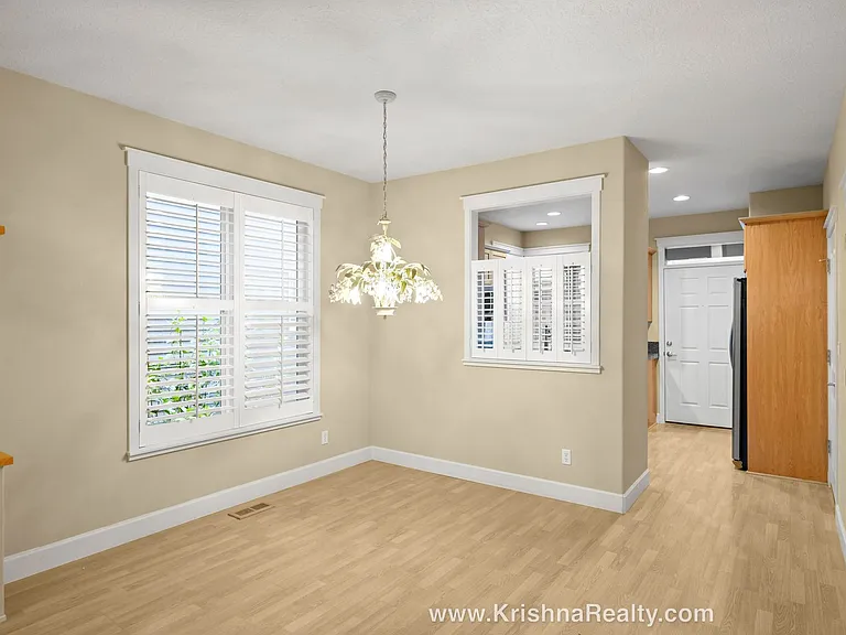 491 NE 63rd Way — Photo 9