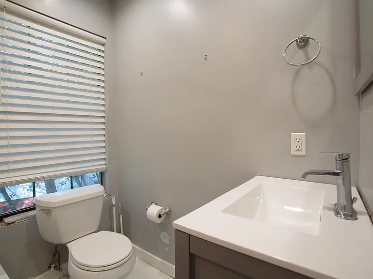 1307 Perez St — Photo 9