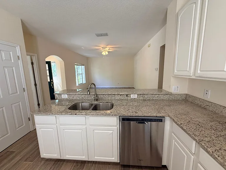 1107 Croton Pl — Photo 2