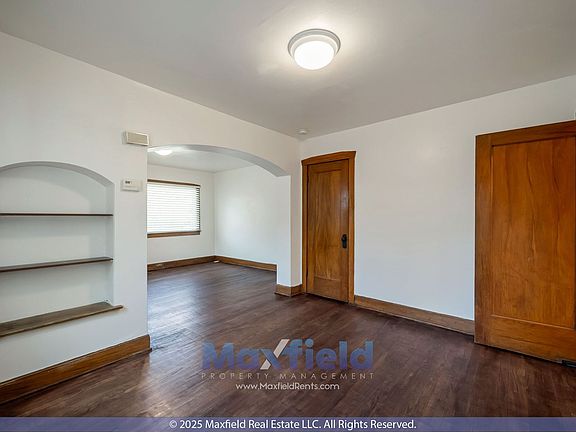 5th image of 1002 E Wilson Ave