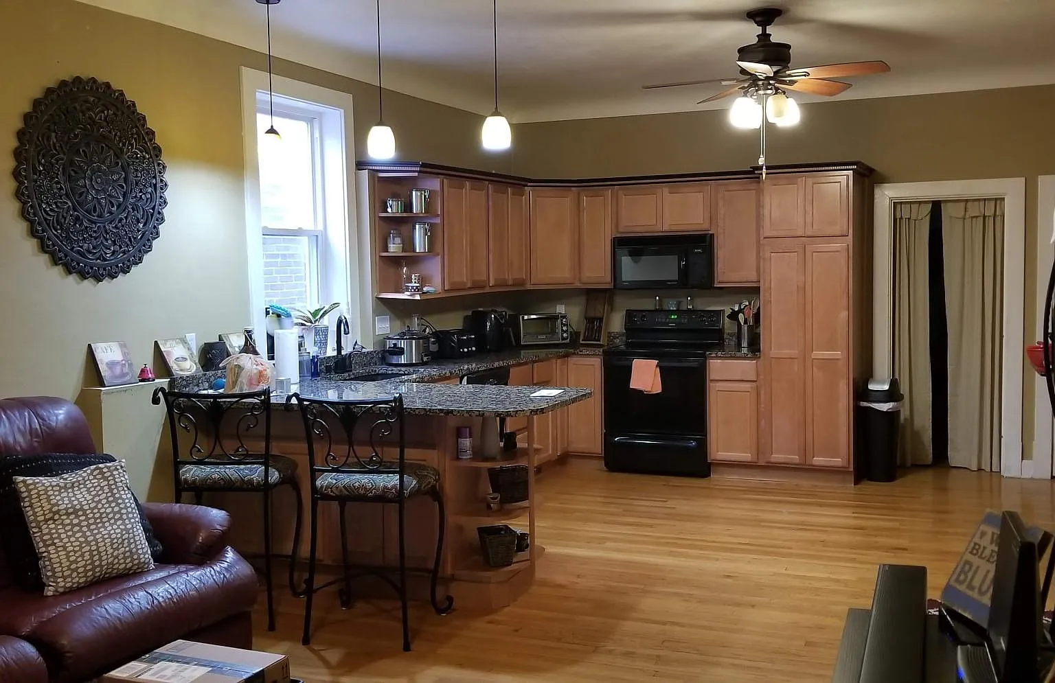 3 bed, 1920 sqft, $2,100 — Photo 3