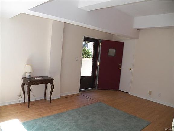 5th image of 10 Franklin Ave #1
