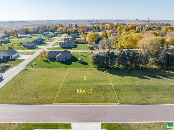 1406 Willard Ln, Larchwood, IA 51241