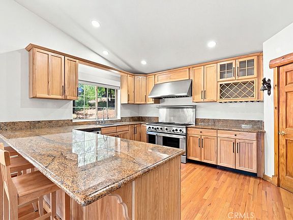 5th image of 1371 La Crescenta Dr