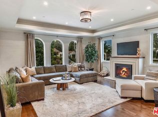 3942 Eureka Dr, Studio City, CA 91604