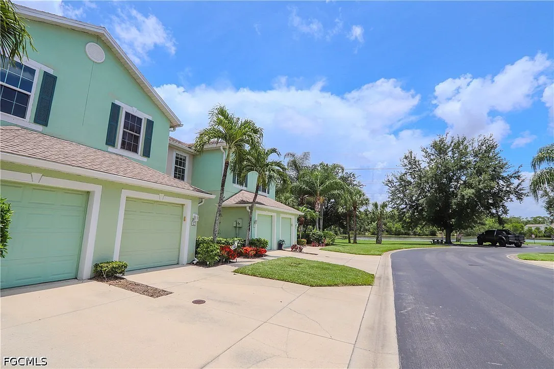 3 bed, 2.5 bath, 1434 sqft, $1,750 — Photo 2
