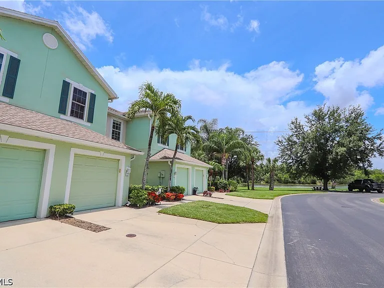 3630 Pine Oak Cir #105 — Photo 2