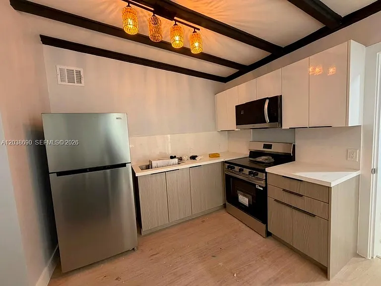 1111 N Victoria Park Rd #1-4 — Photo 3