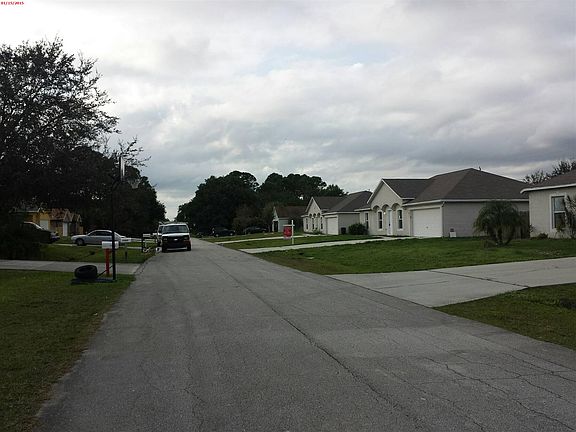 3rd image of 991 SW Versailles Ave