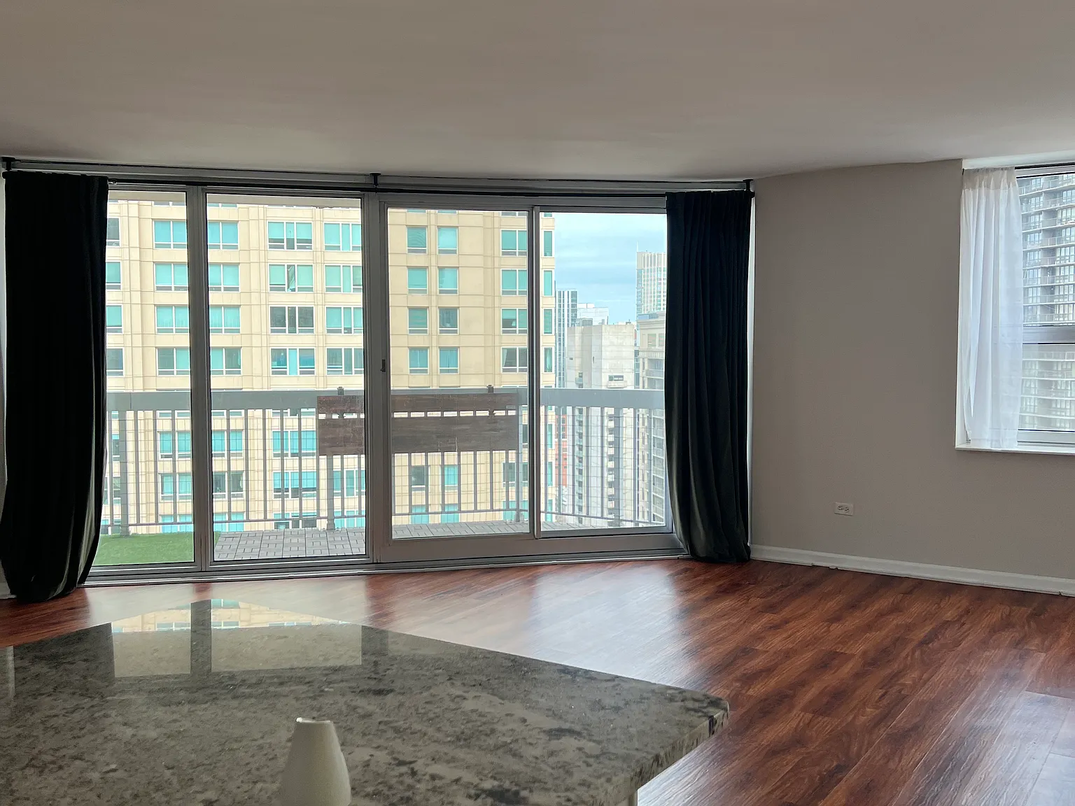 1 bed, 868 sqft, $3,100 — Photo 4