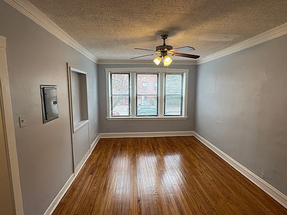 2nd image of 1708 W Lunt Ave #1