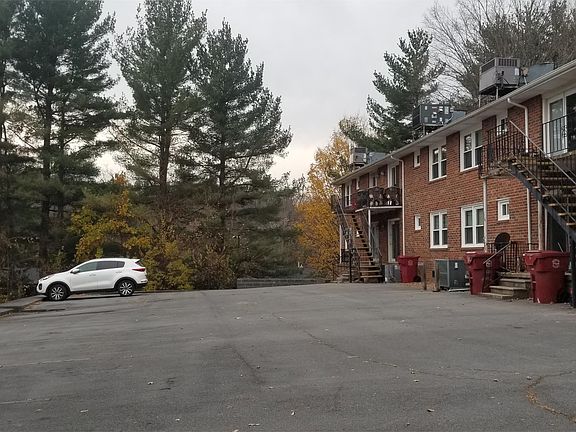 4th image of 106 Terrace Ct APT 3