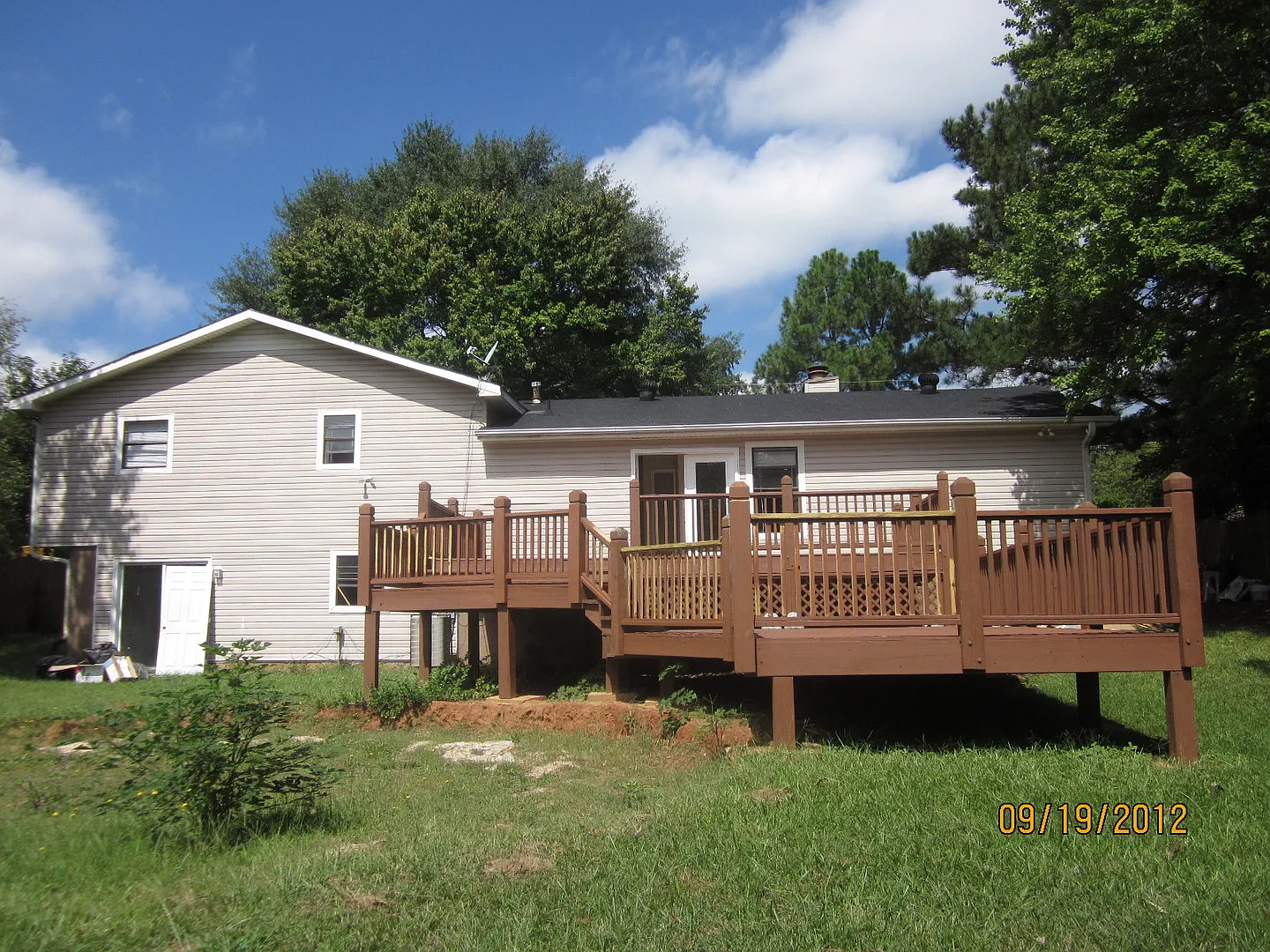 Gorgeous 4 bedroom 2 bath home — Photo 2
