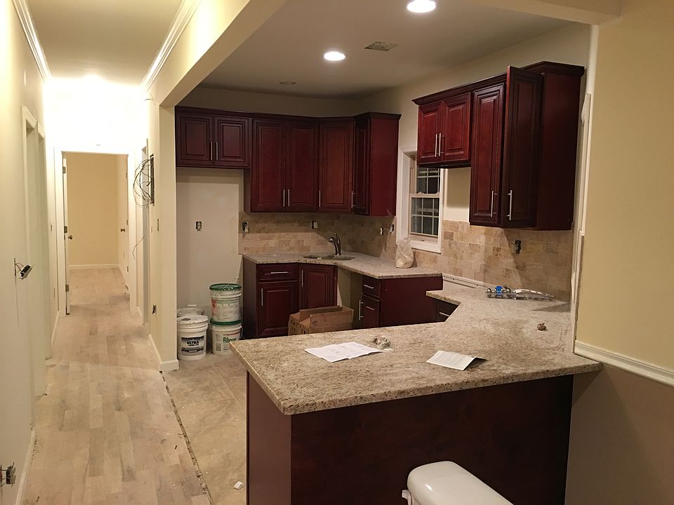 2nd image of 10454 89ave