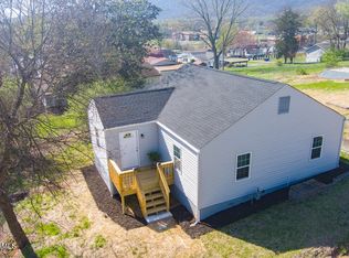 144 Foster Ave, Harriman, TN 37748