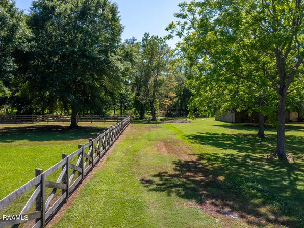 1630 Hebert Ln, Saint Martinville, LA 70582