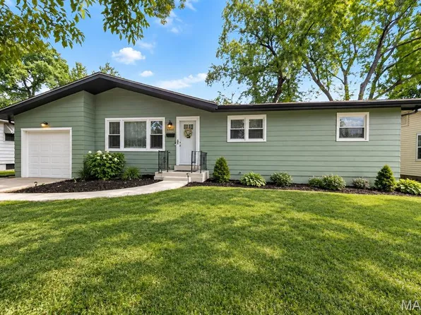 1305 Lindsay Ln, Florissant, MO 63031