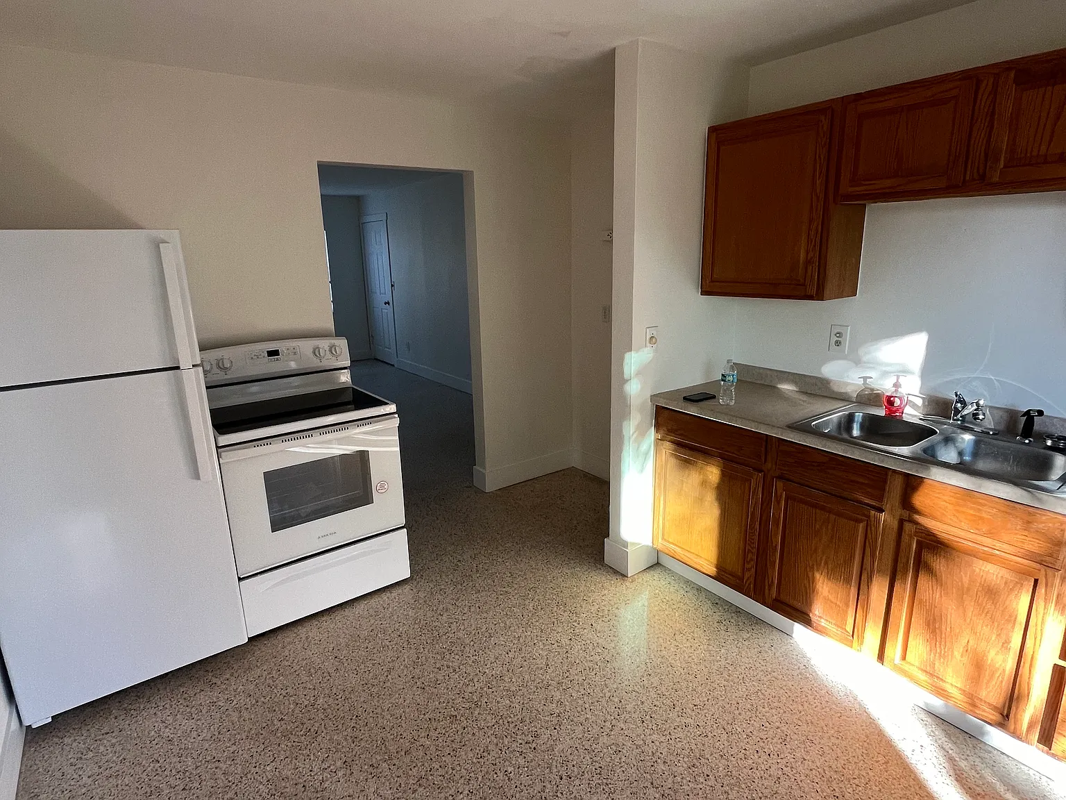 2 bed, 1000 sqft, $1,645 — Photo 3