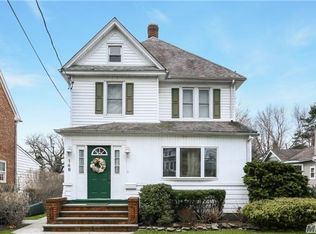 146 Grand Ave, Rockville Centre, NY 11570
