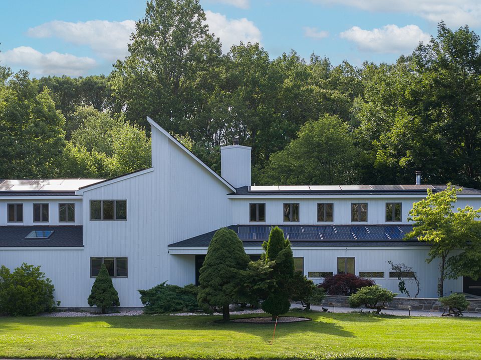 1st image of 25 Surrey Drive