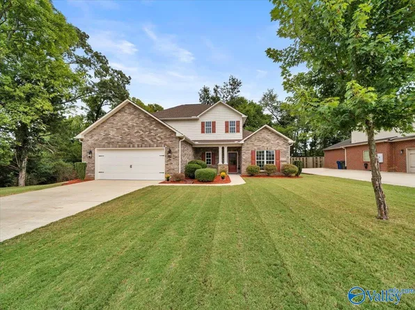 221 Somer Bridge Dr, Huntsville, AL 35811