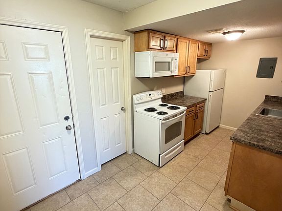 4th image of 2030 J St #10