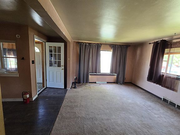 4th image of 324 Tawas St