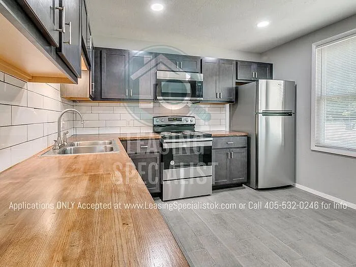 1025 Parsons St — Photo 12